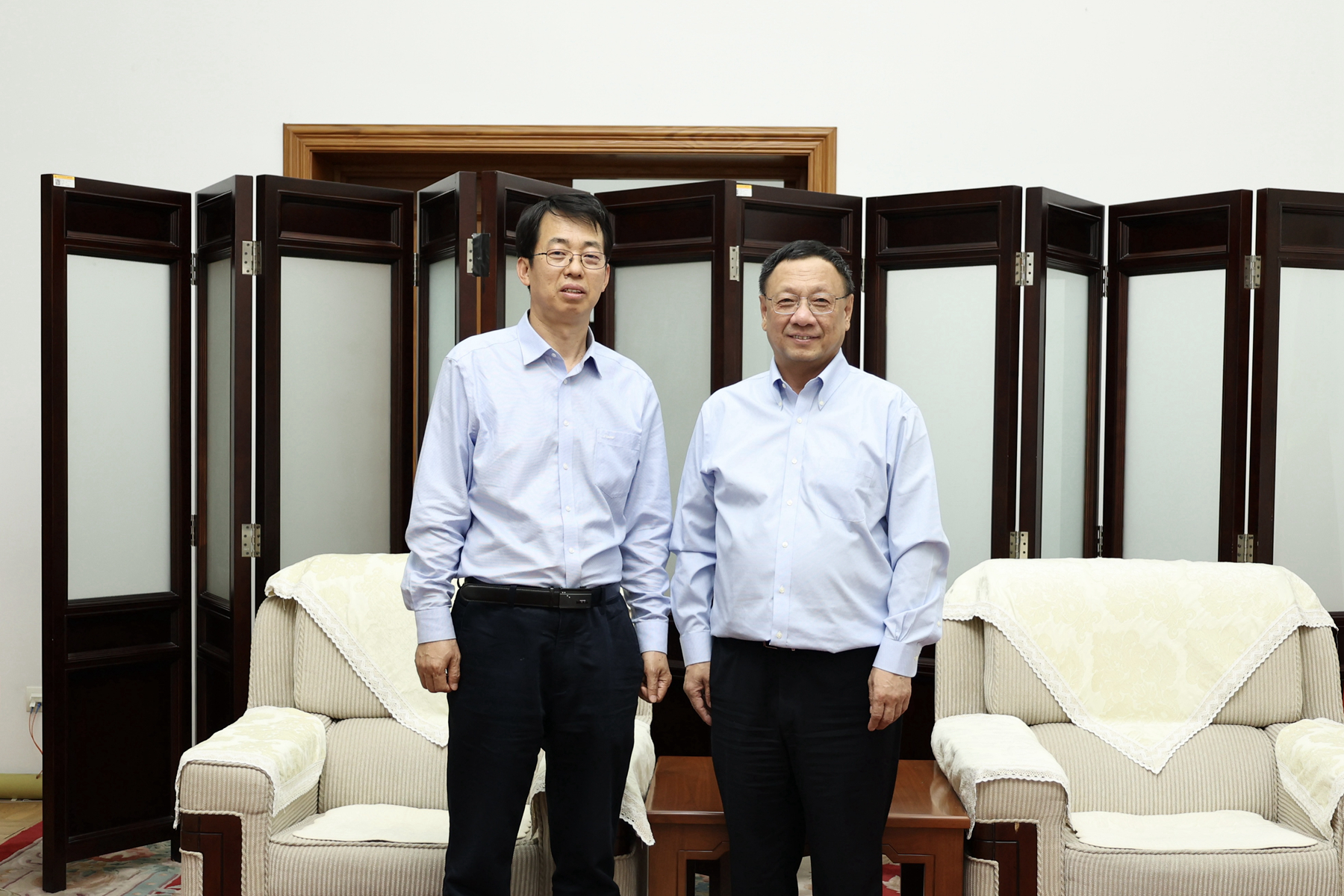 合影_小.jpg